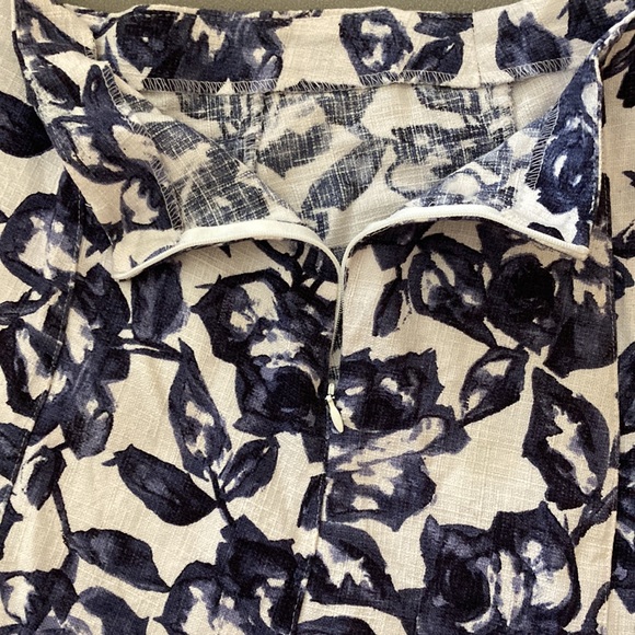 Blue and white rose pattern skirt with ruffle trim hem - Picture 2 of 6